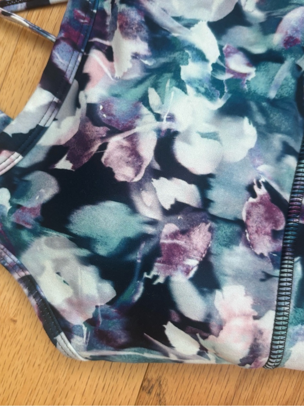 Gaiam NWT Floral Strappy Sports Bra XS Medium Support Blue Purple Yoga - Picture 10 of 10